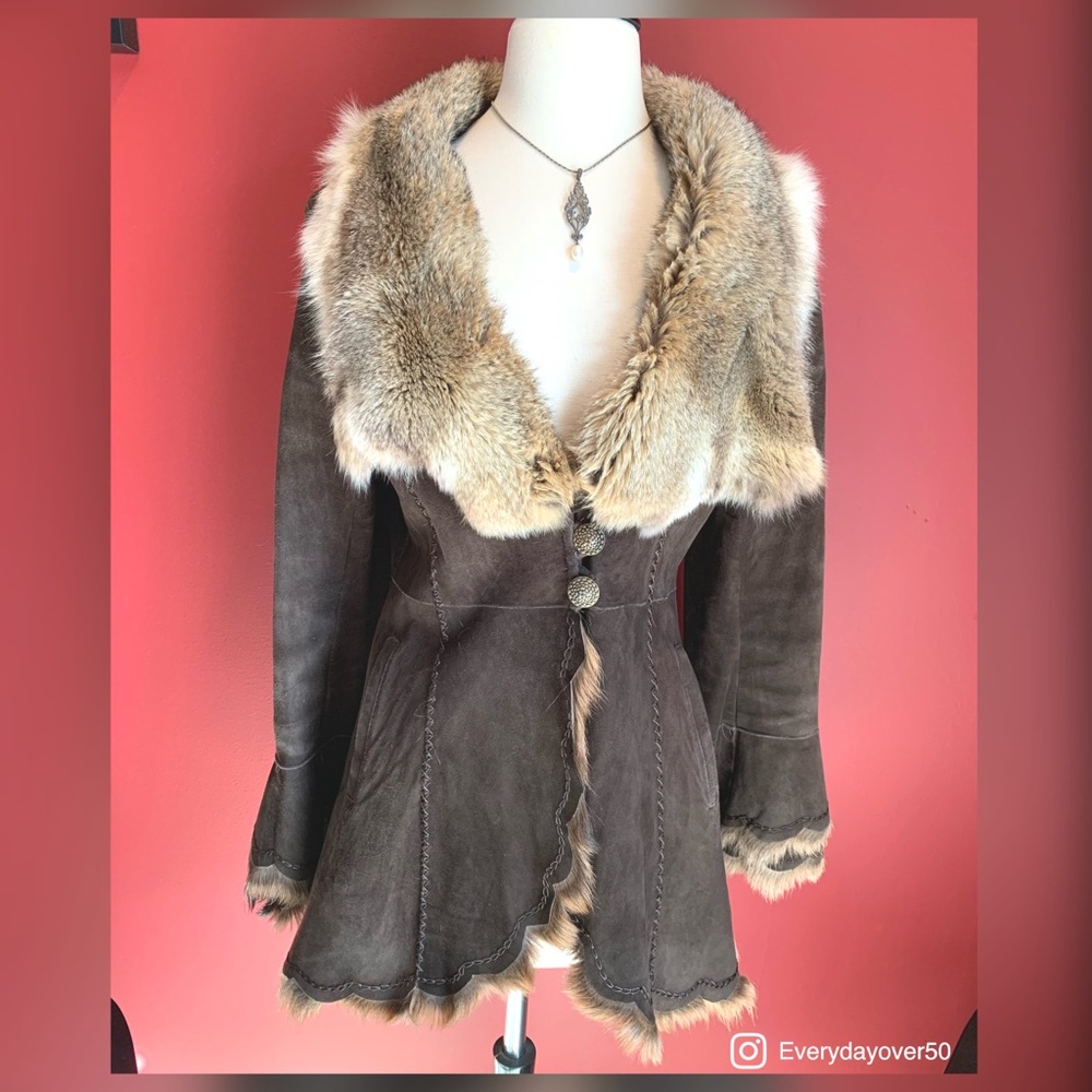 Genuine fur and suede scalloped coat